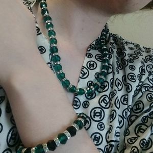 Green jeweled necklace and bracelet set